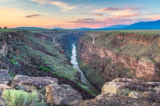 A Travel essay about Taos, New Mexico by James Bonner